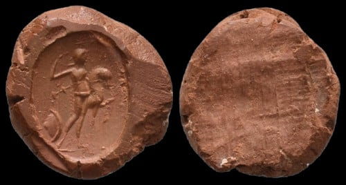 empreinte d'argile d'une intaille figurant un soldat tenant un cheval par la bride, 18mm)